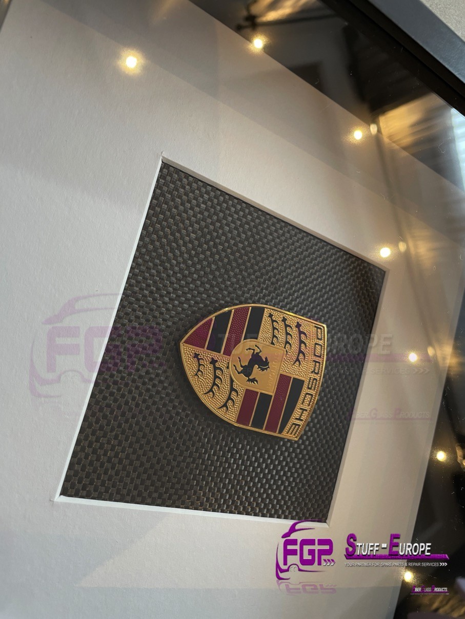 Original Porsche LOGO / EMBLEM / BADGE with real carbon background / GIFT / BIRTHDAY GIFT